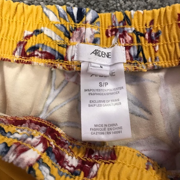🍒3 for $12 - Ardene Yellow Floral Shorts - Picture 5 of 5
